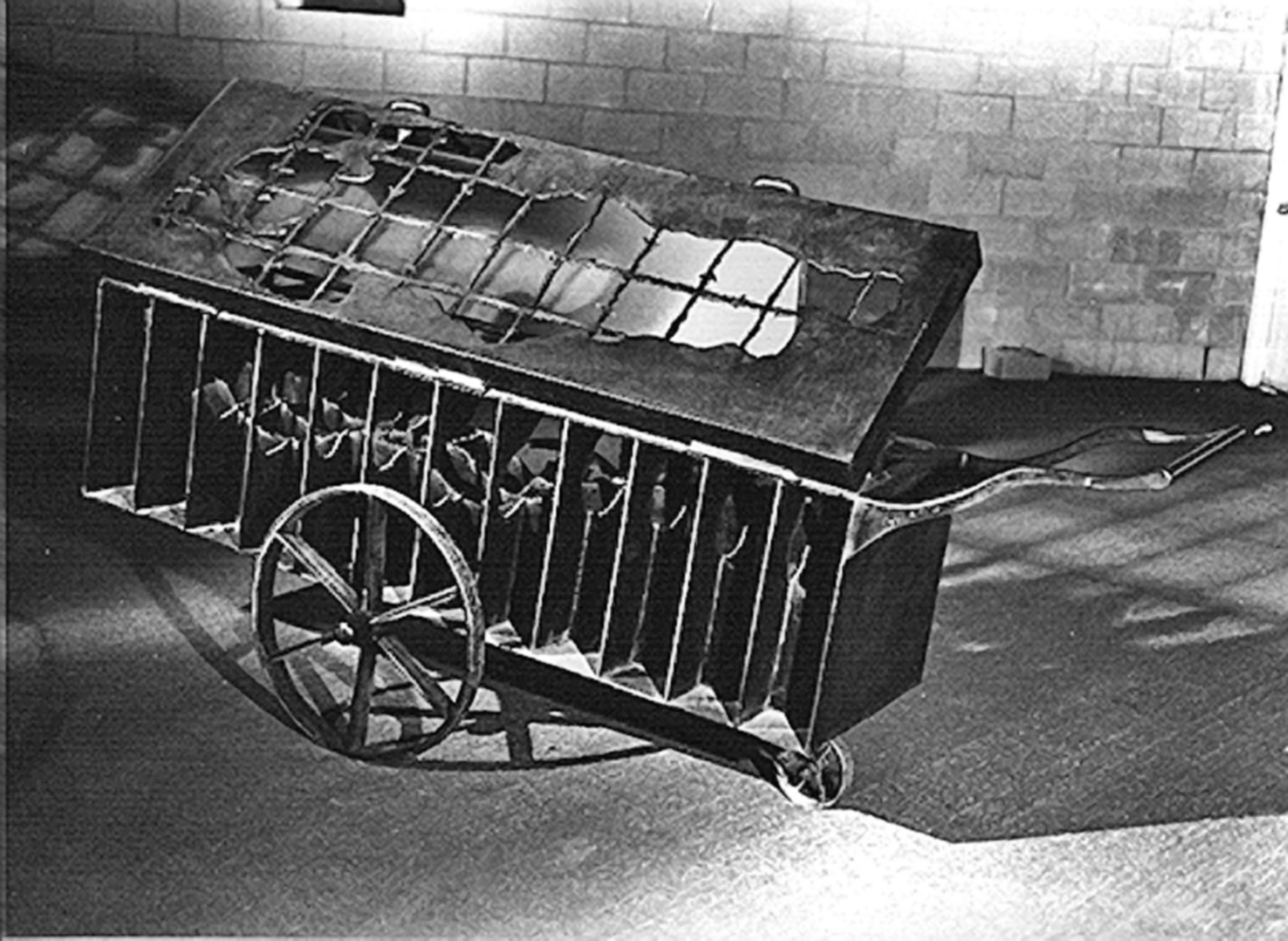 Cart A Continuum, 1979, sculpture by Adrian Mauriks.